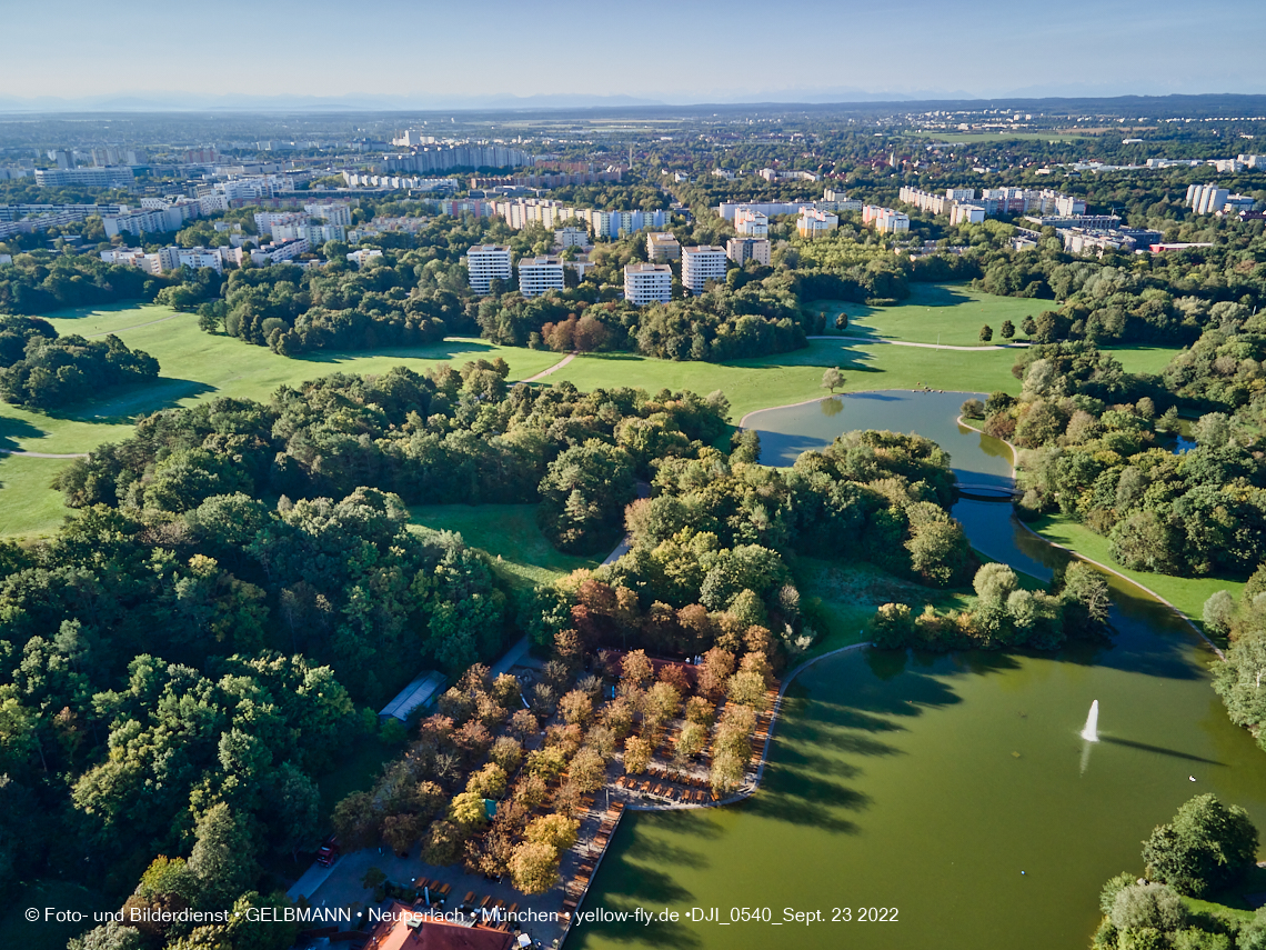 23.09.2022 - der Ostpark mir Biergarten und See in Neuperlach